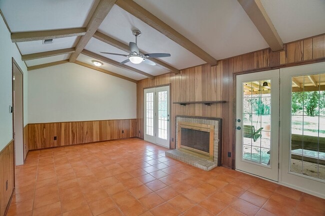 Building Photo - 506 E Palm Valley Blvd