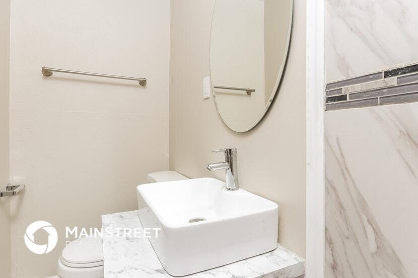 Building Photo - 426 SW Eastport Cir