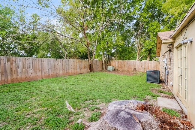 Building Photo - 15619 Loma Verde Dr