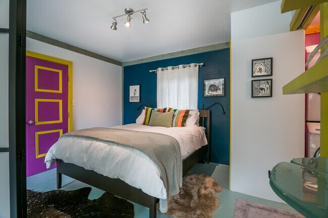 Building Photo - 402 Trujillo Ln