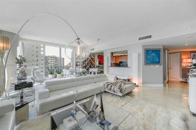 Building Photo - 1331 Brickell Bay Dr