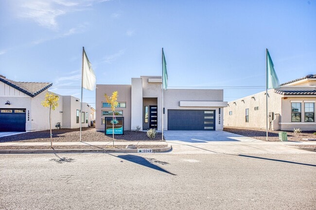 Building Photo - Beautiful East side House 4 bed-2.5 baths, part of The Overlook Casa Club that includes Swimming ...