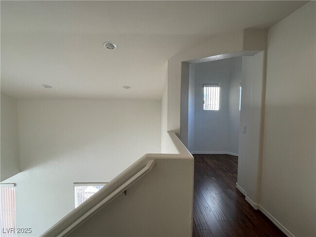 Building Photo - 10385 Bayhead Beach Ave