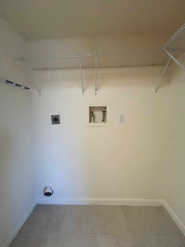 Building Photo - Super Charming 2 Bed  Duplex