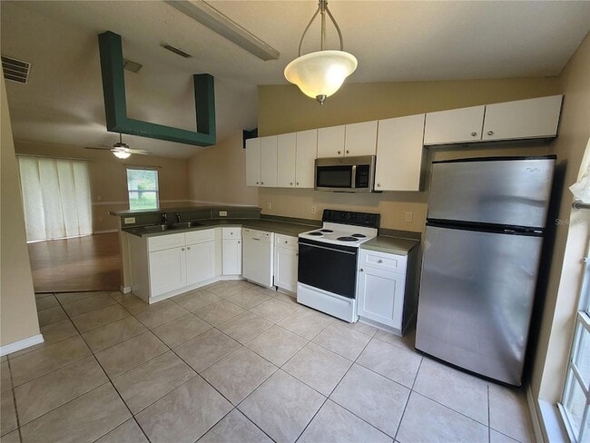Building Photo - 723 Bobolink Ct