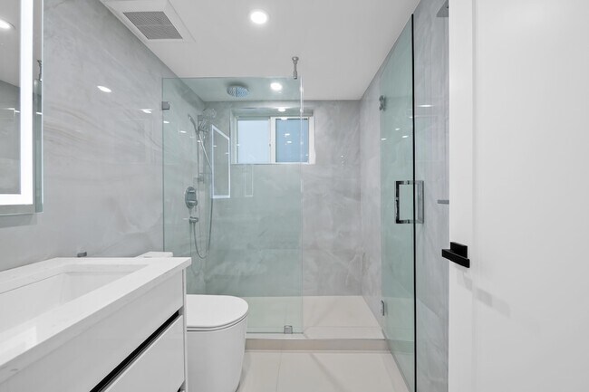 Building Photo - 915 Intracoastal Dr