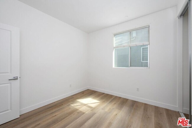 Building Photo - 1183 Crenshaw Blvd