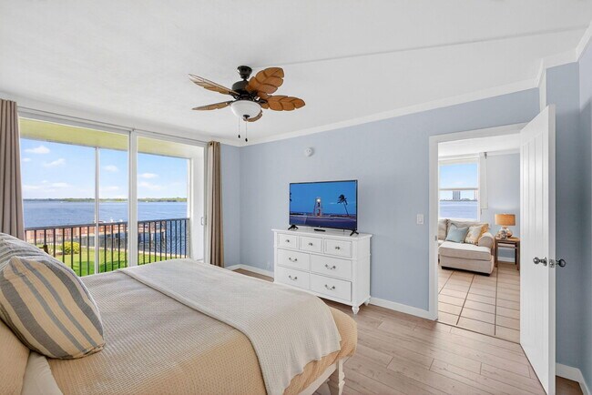 Building Photo - 100 Paradise Harbour Blvd