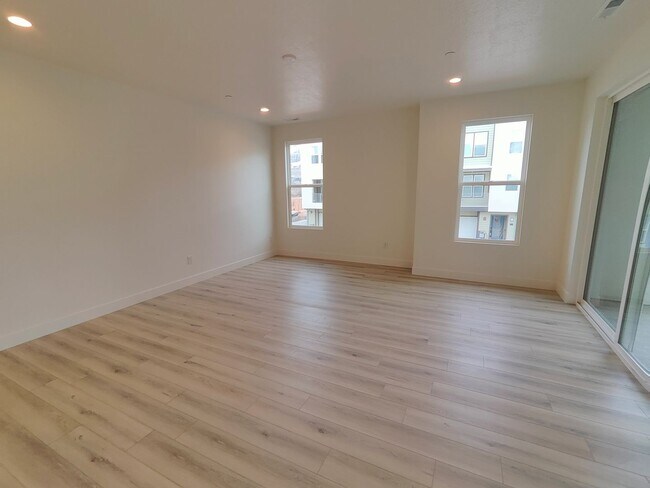 Building Photo - Aspen Ridge Lane #126