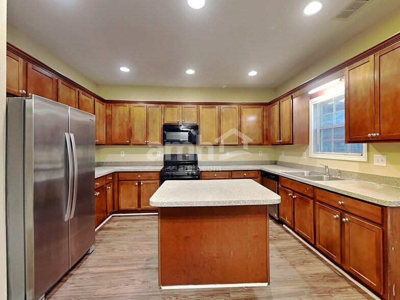 Building Photo - 1319 Station Ridge Dr