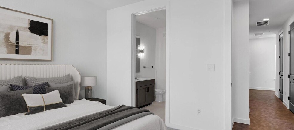 Building Photo - 1100 N Zang Blvd