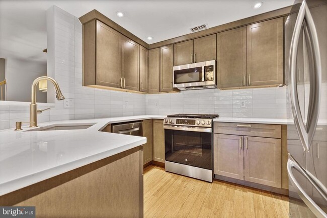 Building Photo - 13107 Millhaven Pl