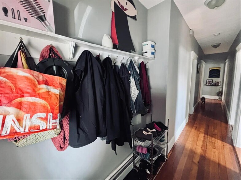 Building Photo - 835 Fellsway