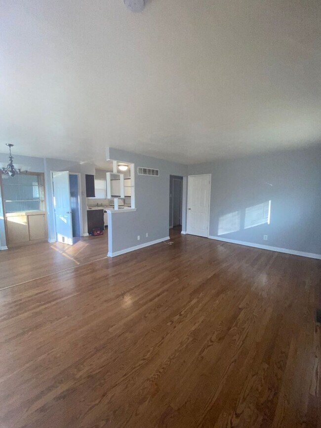 Building Photo - 2 Bed 2 Bath house with BONUS room in basement!