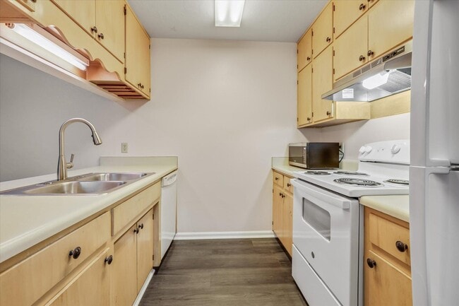 Building Photo - 1901 Gina Dr