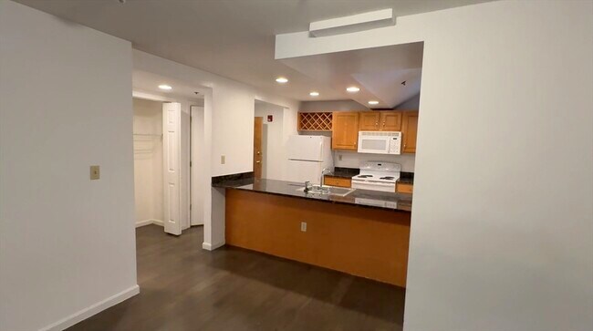 Building Photo - 117 Park Dr