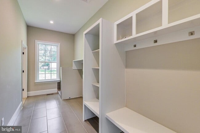 Building Photo - 3104 Sleepy Hollow Rd