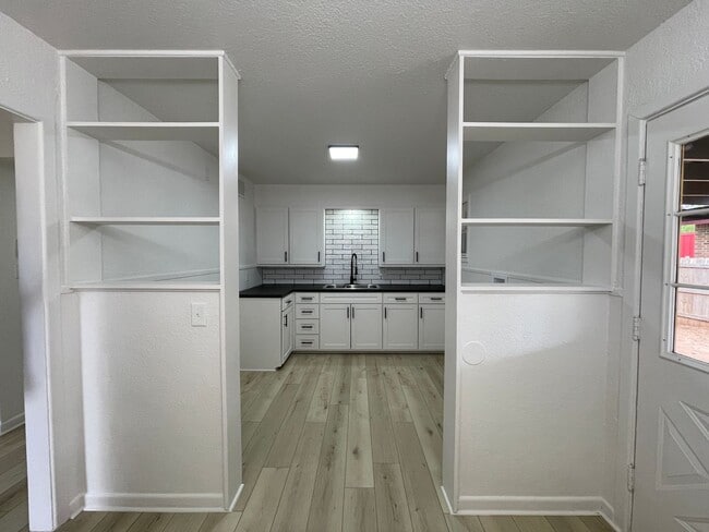 Building Photo - Fresh, Fun, 3-bed, 1-bath Lamesa Home