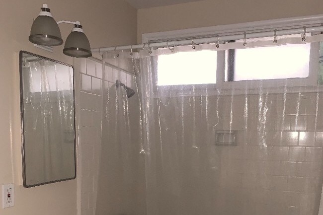 Building Photo - 14225 Riverside Dr