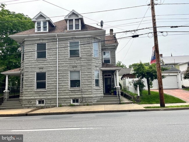 Primary Photo - 315 S 2nd St