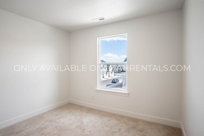 Building Photo - 4152 W 2010 N