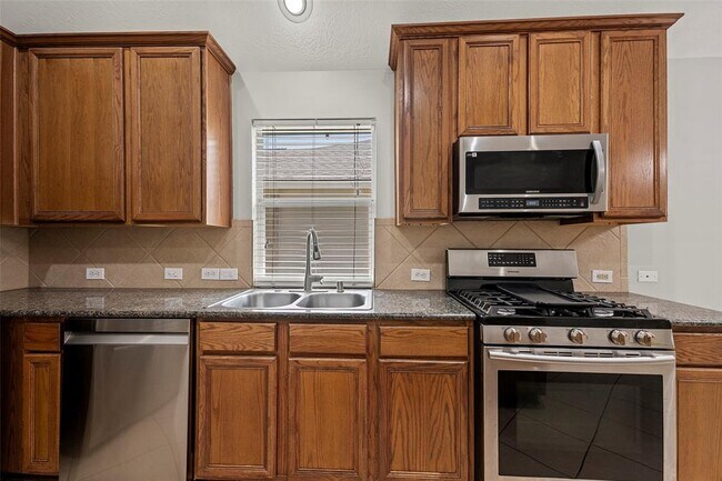 Building Photo - 6907 Birnam Garden Lane