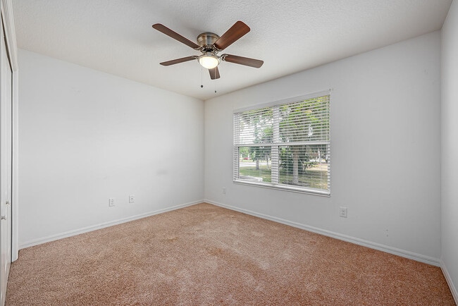 Building Photo - 1329 Paradise Dr
