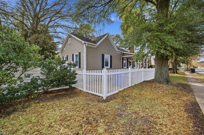 Building Photo - 1325 W Little Creek Rd