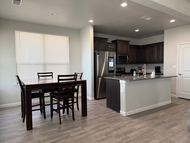 Building Photo - 7104 Thomas Paine Rd