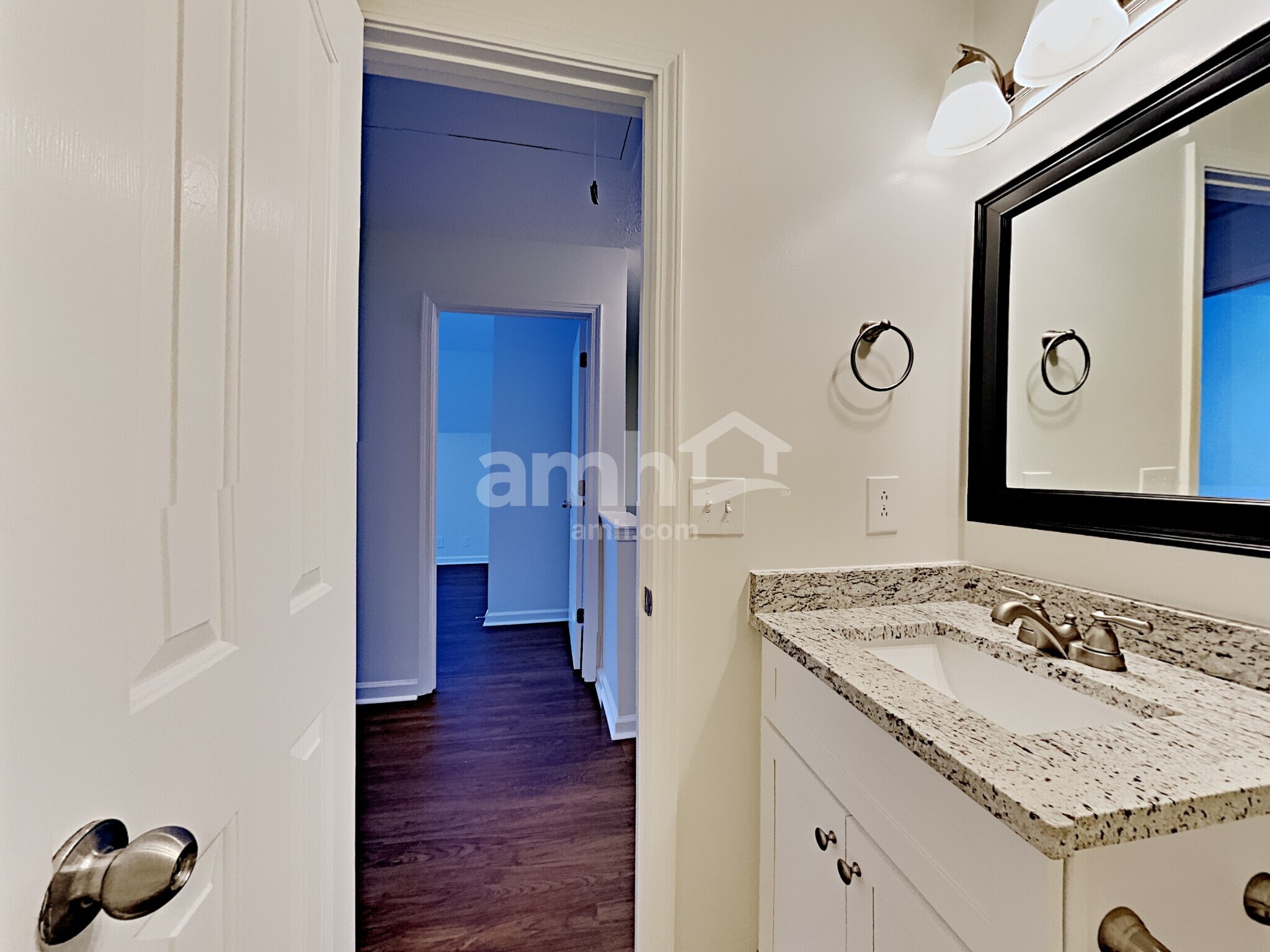 Building Photo - 1128 Eastwoods Dr