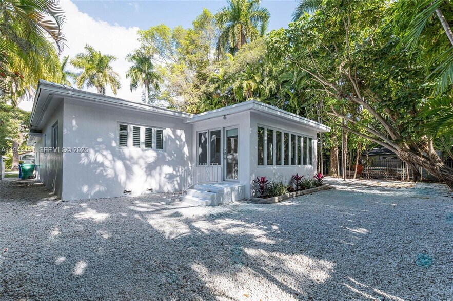 Building Photo - 680 NE 57th St