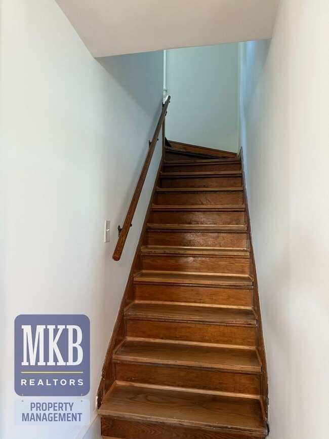 Building Photo - Beautiful Cape Cod with Greenway Access