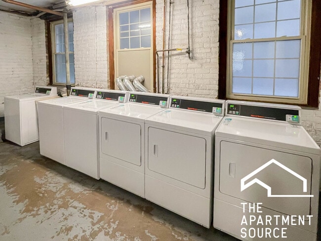 Building Photo - 4500 N Ashland Ave