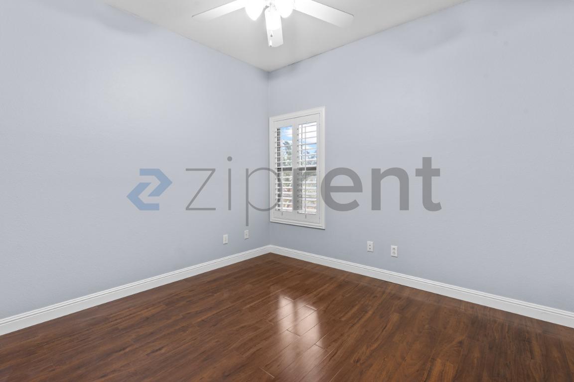 Building Photo - Unit