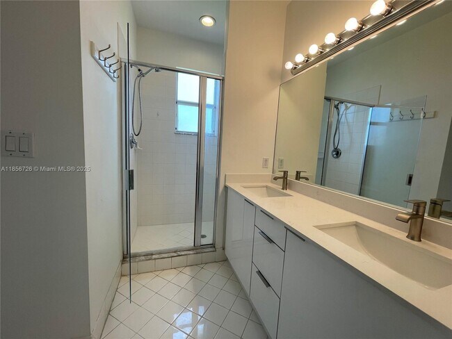 Building Photo - 968 NE 41st Pl