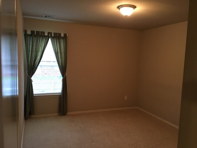 Building Photo - 4201 W Kent St