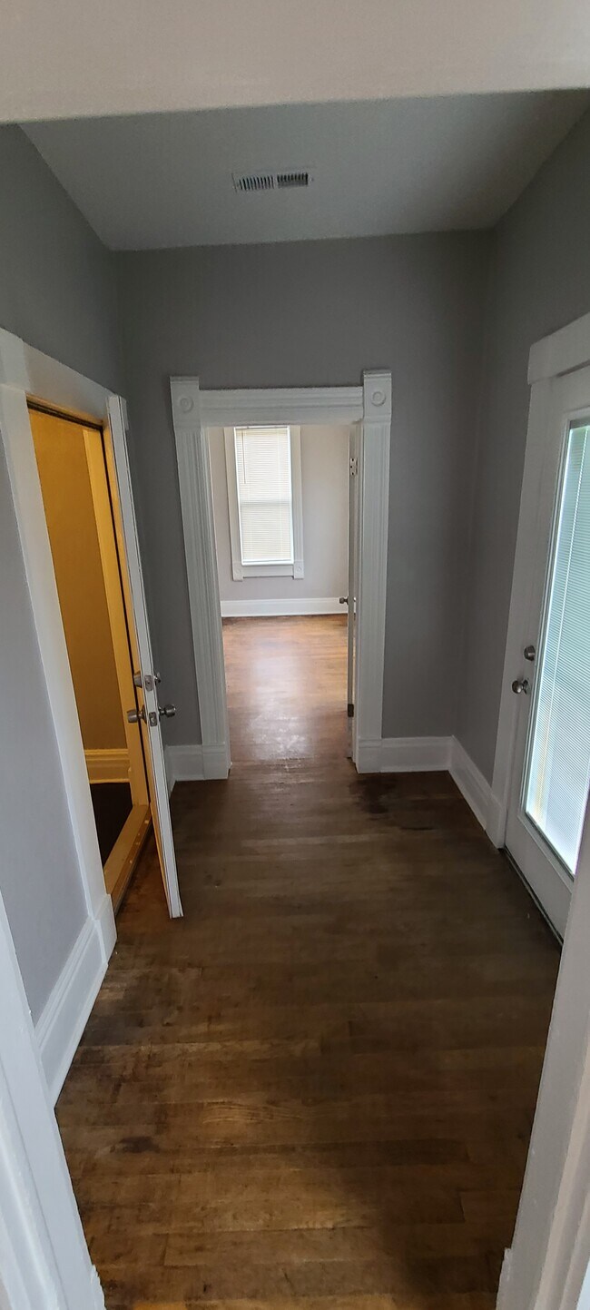 Building Photo - 2321 Ashland Ave