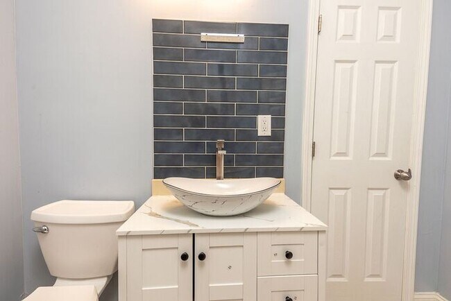 Building Photo - Midtown Charm!  Updated 3BR/2BA house