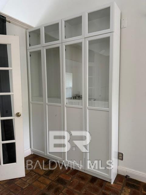 Building Photo - 7067 Hickory Ln