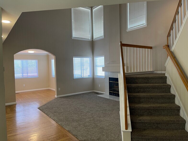 Building Photo - 423 Kinsmill Ct