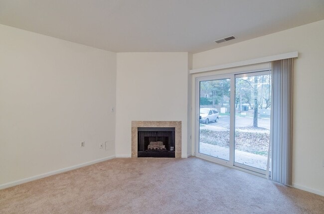 Building Photo - Charming And Well-Maintained 1 Bedr 1 Bath...