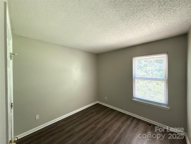 Building Photo - 6021 Black Bear Ct