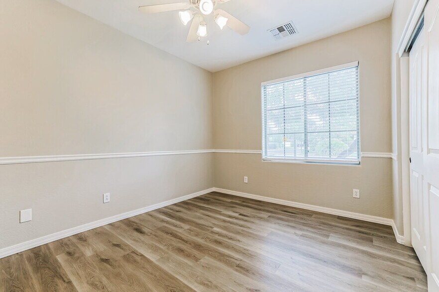 Building Photo - 4729 E Cloudburst Dr