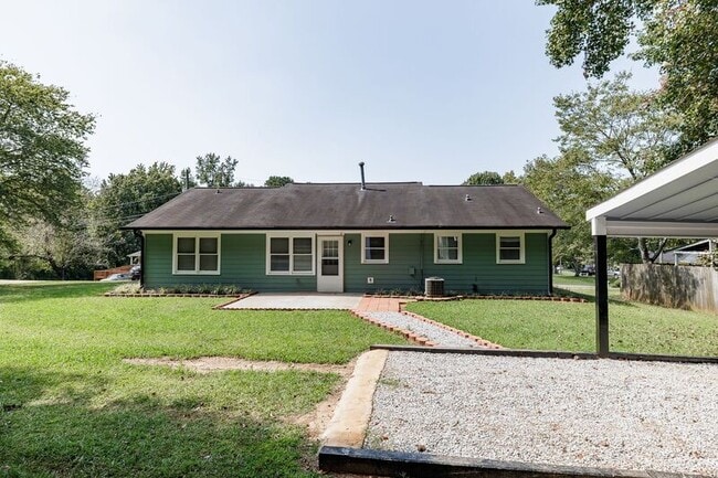 Building Photo - 330 Monty Dr
