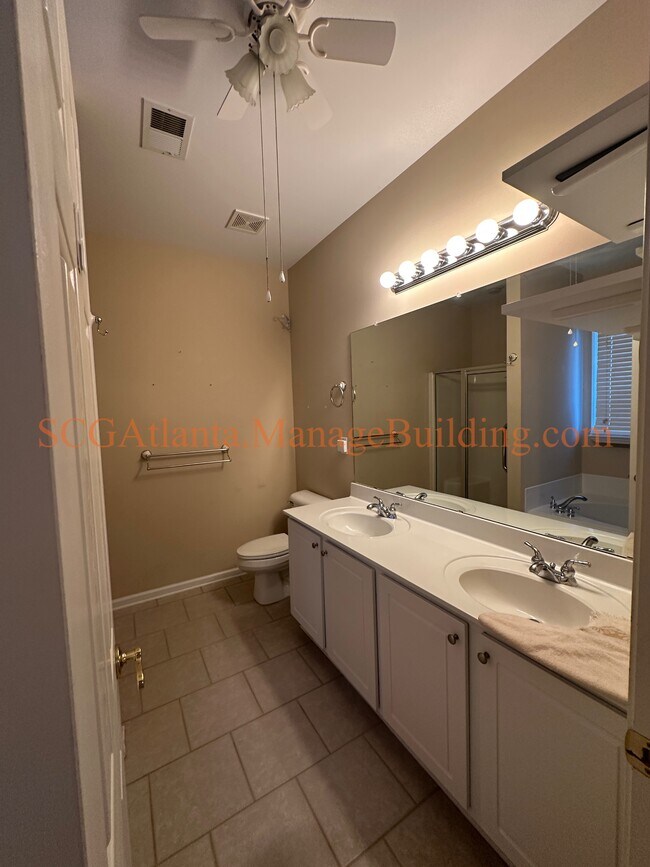 Building Photo - 41 Hillside Dr