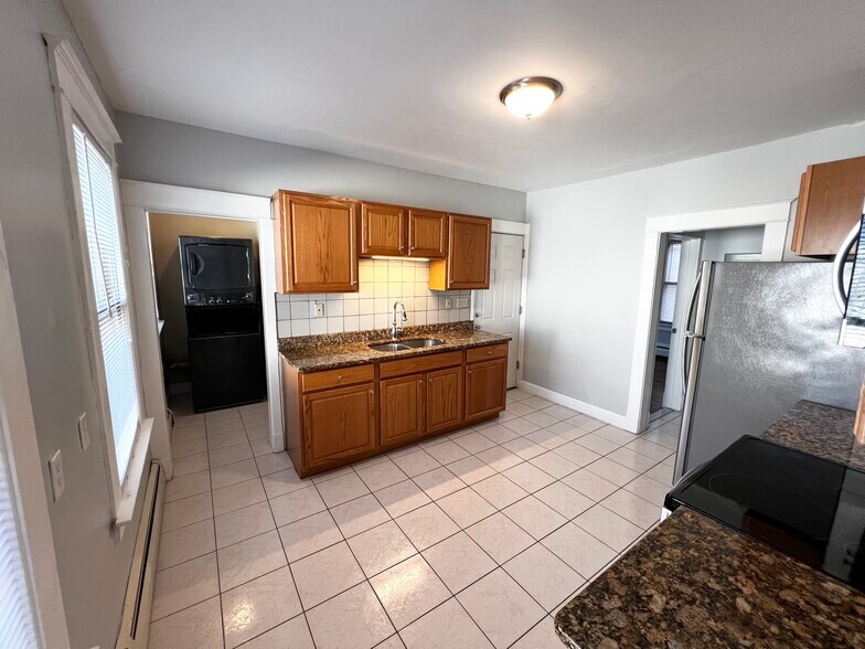 Building Photo - 532 High St