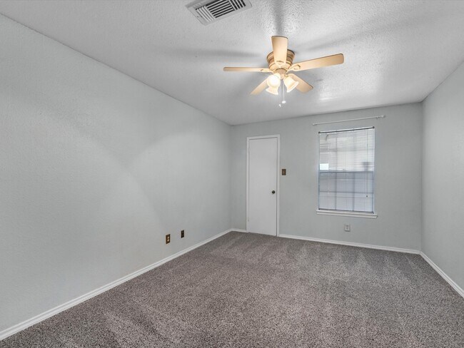 Building Photo - 9700 Leawood Blvd