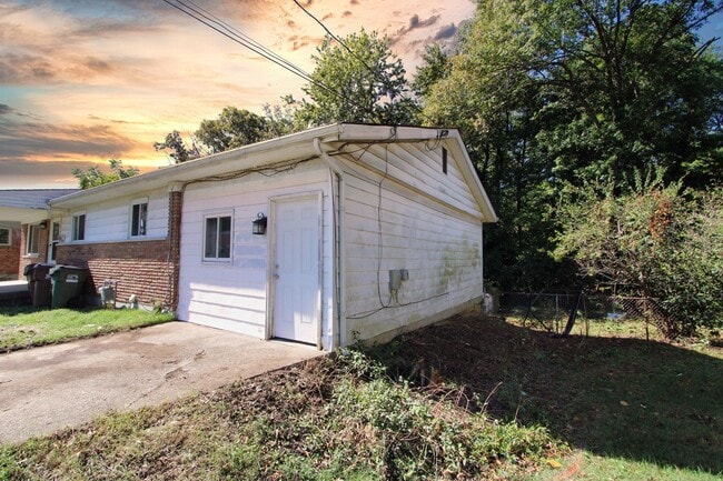 Building Photo - 4 Bed 2 Bath House for Rent