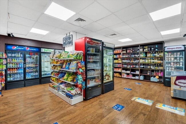 Building Photo - 1000 West Ave