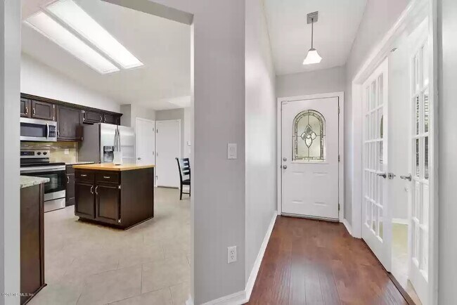 Building Photo - 8563 Wyndhurst Dr